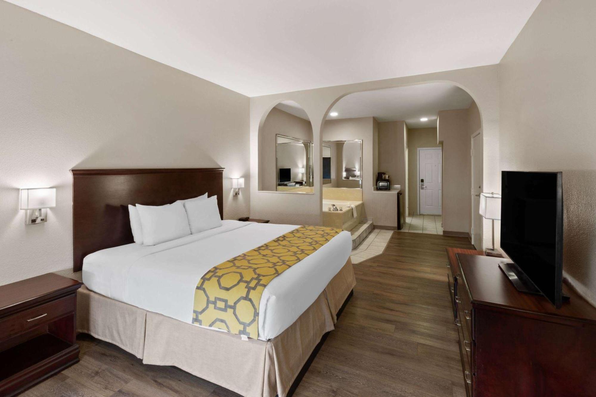 Baymont By Wyndham Houston Brookhollow Eksteriør bilde